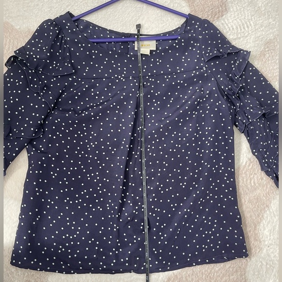 Maeve 100% silk flutter 3/4 sleeve blouse with small sea foam green polkadots - Picture 6 of 8